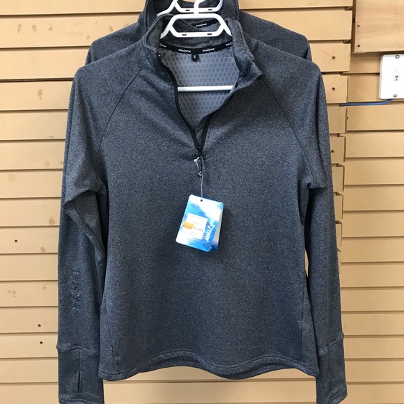 Avalanche Tops - NWT Avalanche thermal base layer